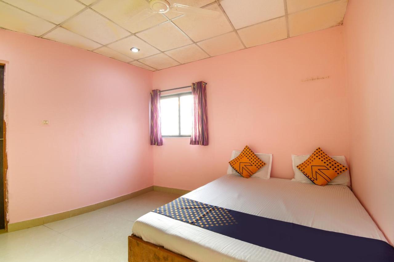 Spot On 65135 Hotel Suvarna Samrat Lodge Khamshet Eksteriør bilde